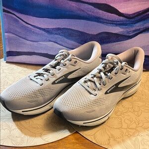 Brooks Ghost 15 Men's size 10.5 W Light Gray Athletic Shoes